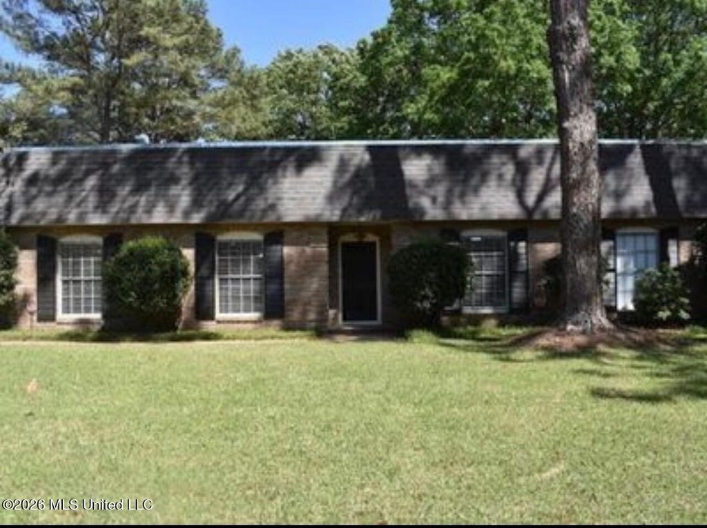 5230 Ridgewood Road, Jackson, MS 39211