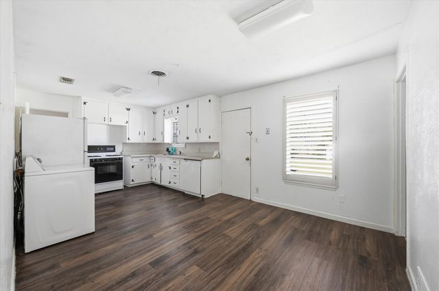 445 Michael Boulevard, Hurst, TX 76053