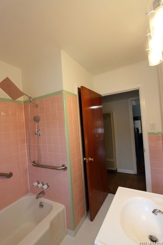 511 Adrian, San Antonio, TX 78213