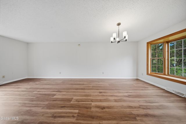 60 Aspen Circle, Albany, NY 12208