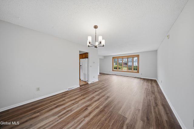 60 Aspen Circle, Albany, NY 12208