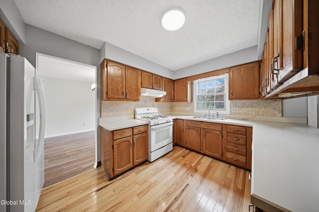 60 Aspen Circle, Albany, NY 12208