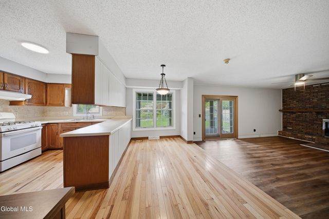 60 Aspen Circle, Albany, NY 12208