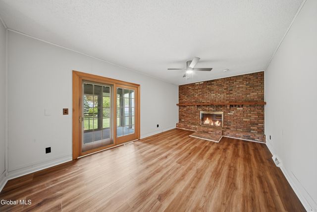60 Aspen Circle, Albany, NY 12208