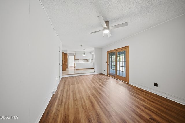 60 Aspen Circle, Albany, NY 12208