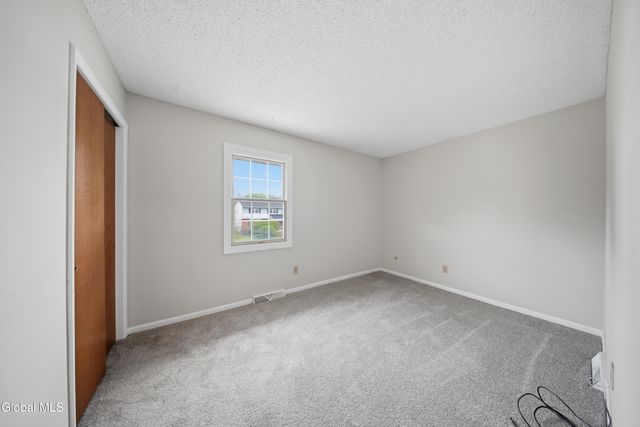 60 Aspen Circle, Albany, NY 12208