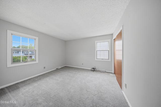 60 Aspen Circle, Albany, NY 12208