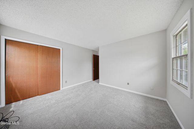 60 Aspen Circle, Albany, NY 12208
