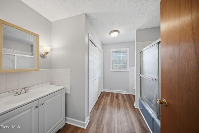 60 Aspen Circle, Albany, NY 12208