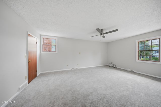 60 Aspen Circle, Albany, NY 12208