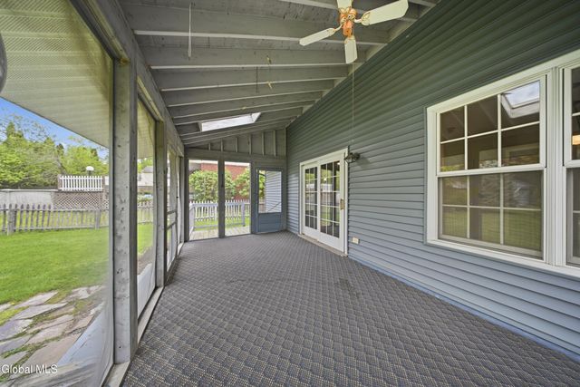 60 Aspen Circle, Albany, NY 12208