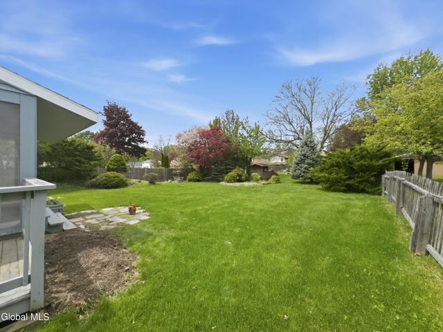 60 Aspen Circle, Albany, NY 12208