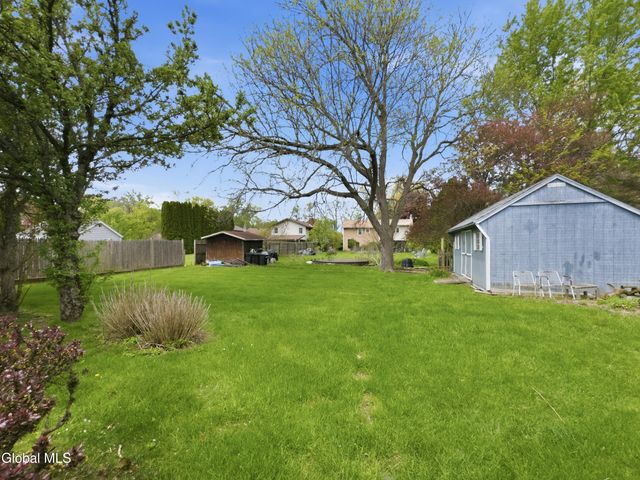60 Aspen Circle, Albany, NY 12208