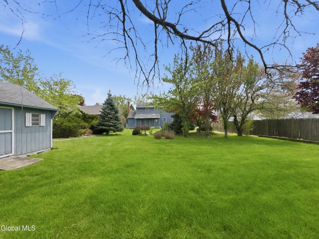 60 Aspen Circle, Albany, NY 12208