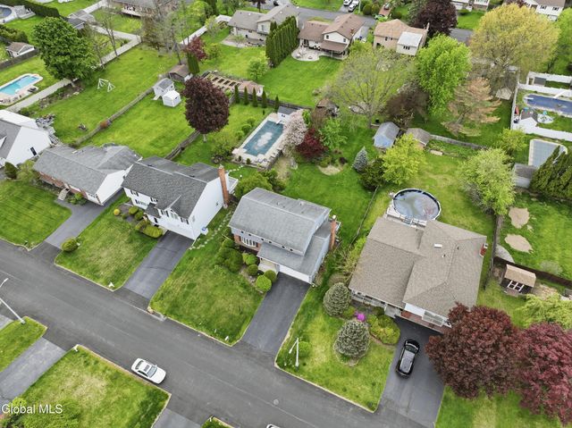 60 Aspen Circle, Albany, NY 12208