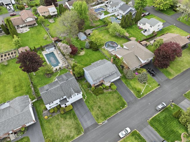 60 Aspen Circle, Albany, NY 12208