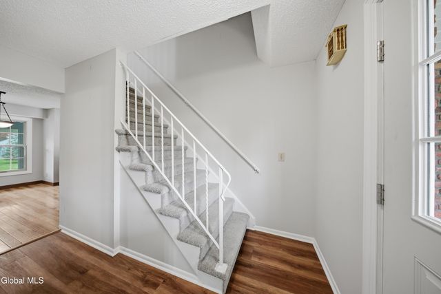 60 Aspen Circle, Albany, NY 12208