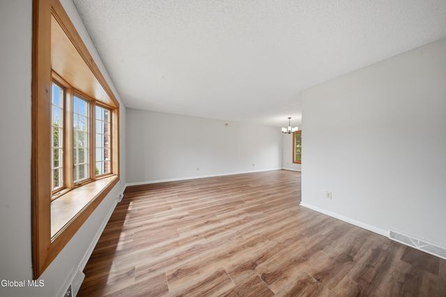 60 Aspen Circle, Albany, NY 12208