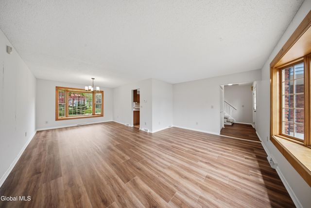 60 Aspen Circle, Albany, NY 12208