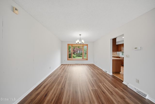 60 Aspen Circle, Albany, NY 12208