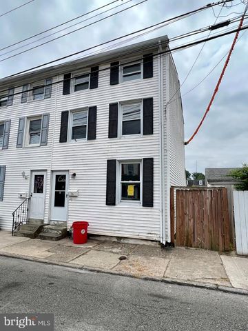 16 3RD ST, Brookhaven, PA 19015