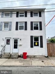 16 3RD ST, Brookhaven, PA 19015