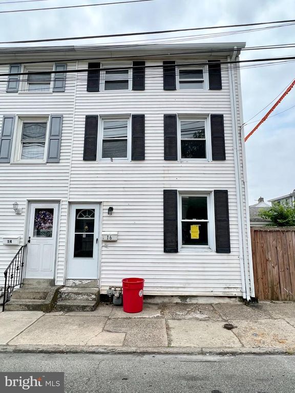 16 3RD ST, Brookhaven, PA 19015