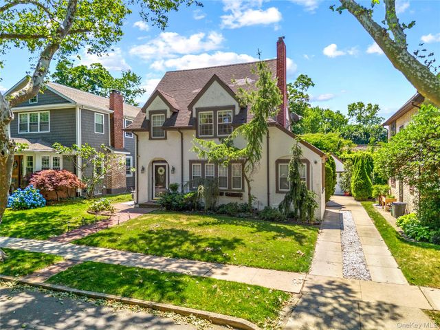 82 Superior Road, Floral Park, NY 11001