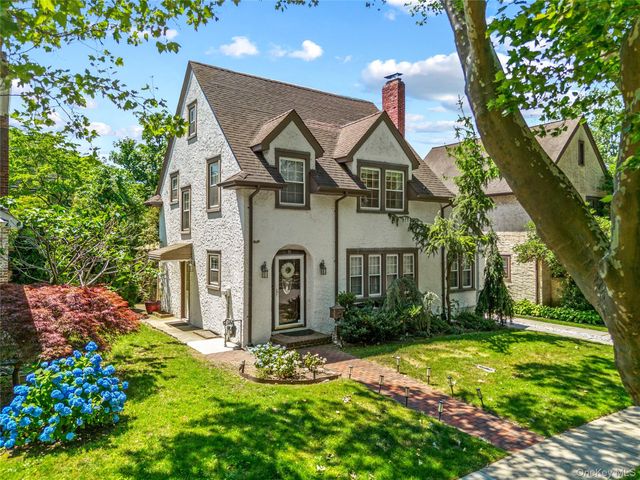 82 Superior Road, Floral Park, NY 11001