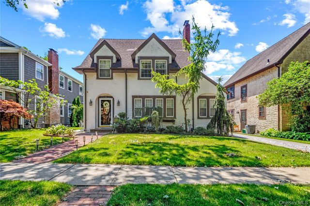 82 Superior Road, Floral Park, NY 11001