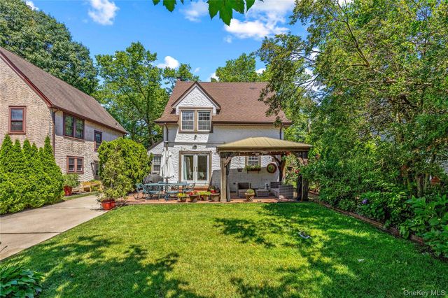 82 Superior Road, Floral Park, NY 11001