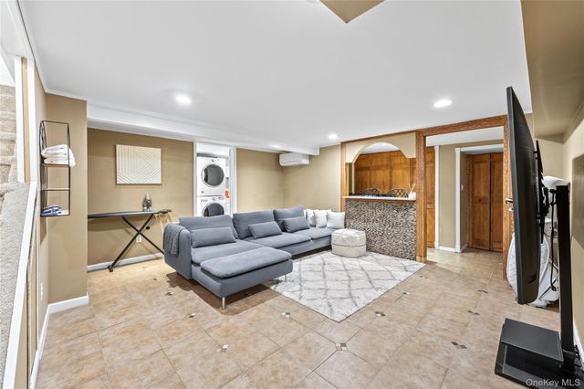 82 Superior Road, Floral Park, NY 11001