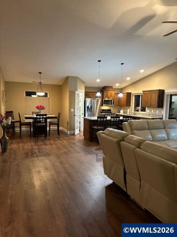 2072 Equestrian Lp S, Salem, OR 97302