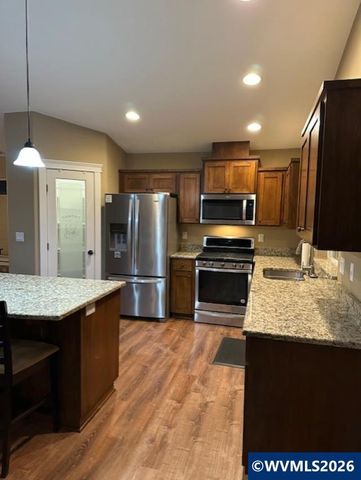 2072 Equestrian Lp S, Salem, OR 97302