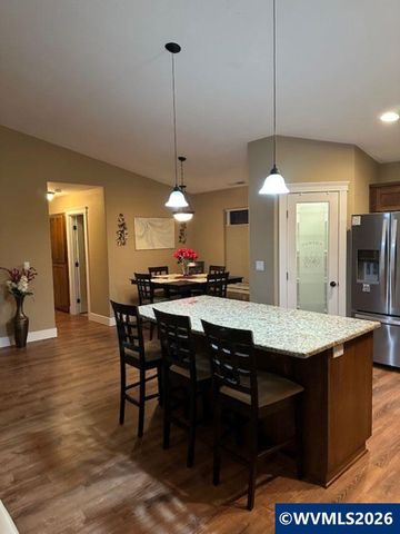 2072 Equestrian Lp S, Salem, OR 97302