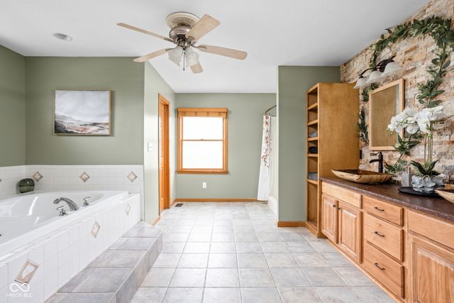 5695 N Red Oak Drive, Greenfield, IN 46140