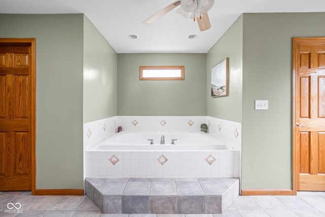 5695 N Red Oak Drive, Greenfield, IN 46140