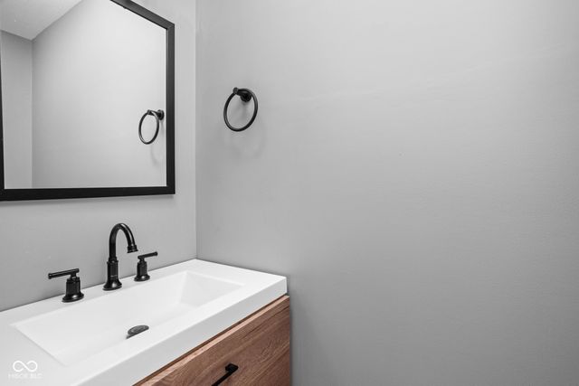 5695 N Red Oak Drive, Greenfield, IN 46140