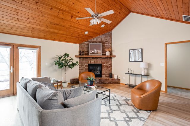 5695 N Red Oak Drive, Greenfield, IN 46140