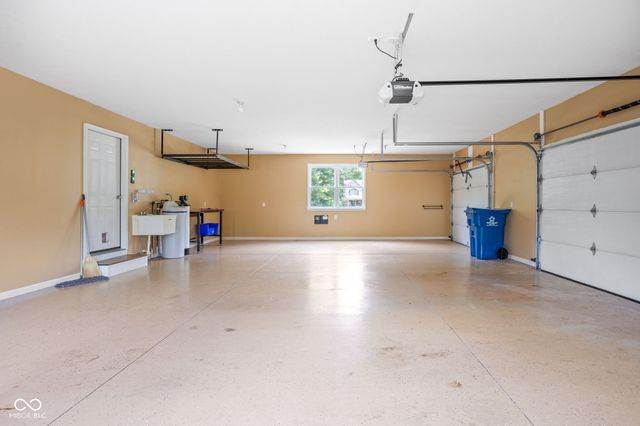 5695 N Red Oak Drive, Greenfield, IN 46140