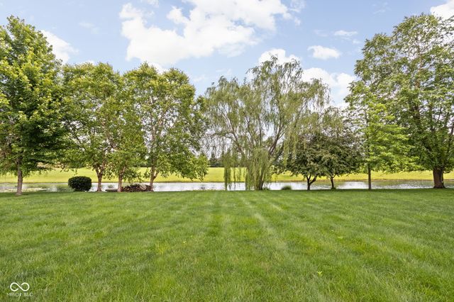 5695 N Red Oak Drive, Greenfield, IN 46140