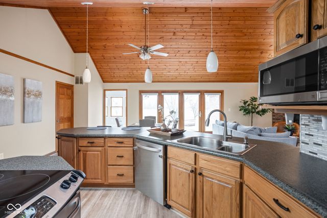 5695 N Red Oak Drive, Greenfield, IN 46140