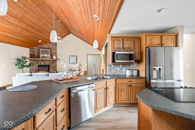 5695 N Red Oak Drive, Greenfield, IN 46140