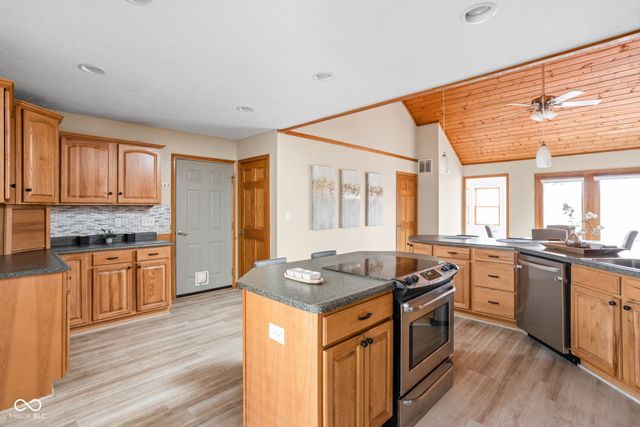 5695 N Red Oak Drive, Greenfield, IN 46140