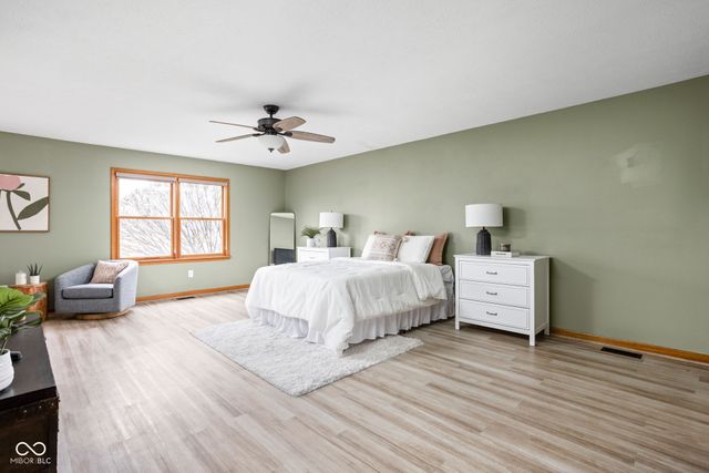 5695 N Red Oak Drive, Greenfield, IN 46140