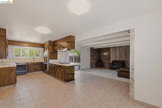 1421 Woodmont WAY, Stockton, CA 95209