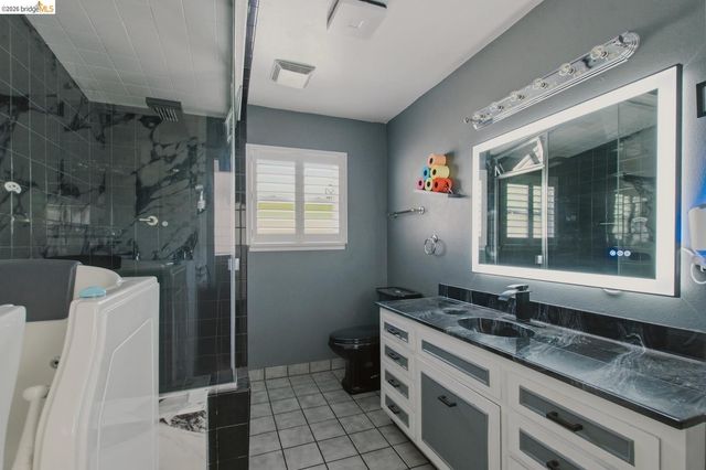 1421 Woodmont WAY, Stockton, CA 95209
