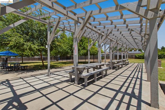 1421 Woodmont WAY, Stockton, CA 95209