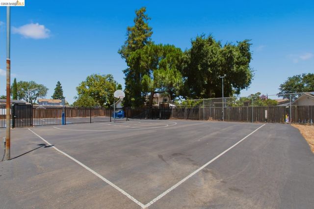 1421 Woodmont WAY, Stockton, CA 95209