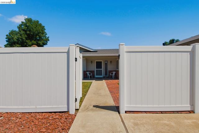 1421 Woodmont WAY, Stockton, CA 95209
